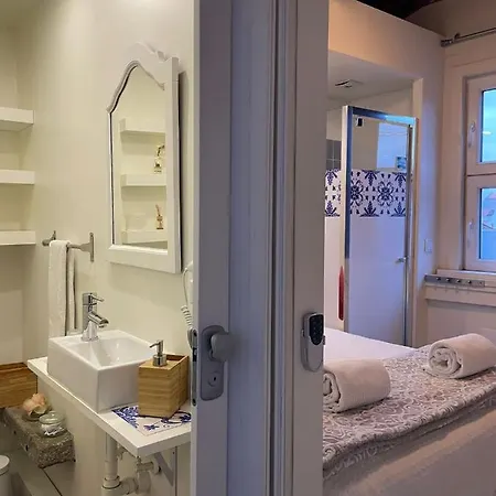 Oporto Clerigos Center Rooms Bed & Breakfast 3*