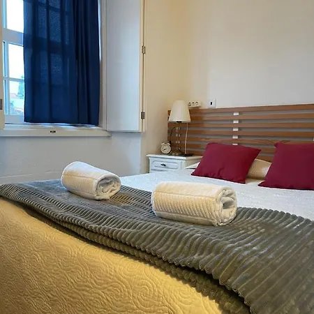 לינה וארוחת בוקר Oporto Clerigos Center Rooms 3*